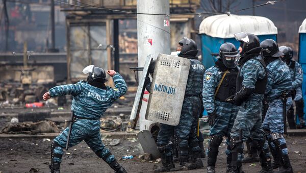 Украинадгады опозиция менен полиция кызматкерлеринин кагылышуусу. Архив - Sputnik Кыргызстан