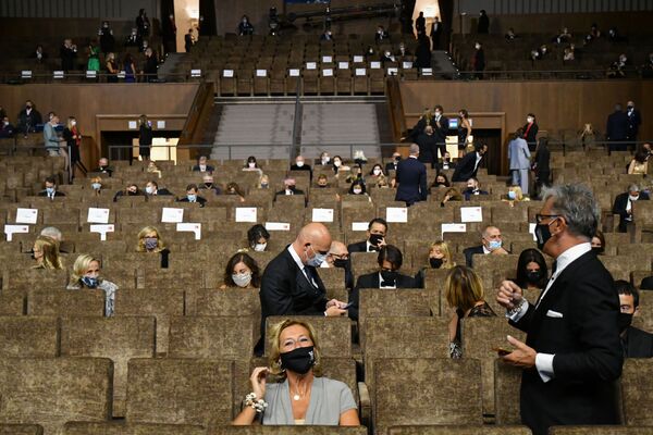 Гости на церемонии открытия 77-го Венецианского международного кинофестиваля - Sputnik Кыргызстан
