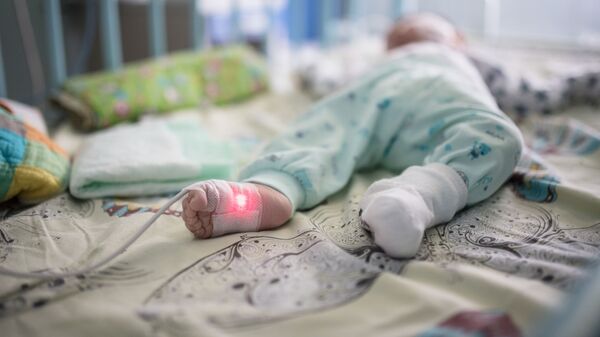 Ребенок в больничной палате. Архивное фото - Sputnik Кыргызстан