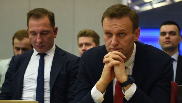Российский протест-менеджер Алексей Навальный (справа). Архивное фото - Sputnik Кыргызстан