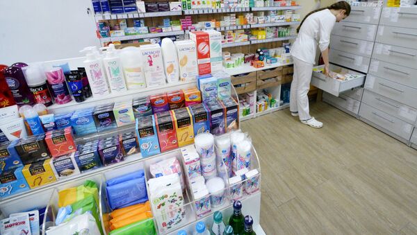 Презервативы на полке аптеки. Архивное фото - Sputnik Кыргызстан