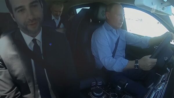 Путин и Ургант покатались на машине — смешное видео - Sputnik Кыргызстан