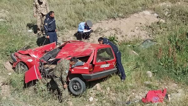 Спасатели МЧС на месте ДТП на перевале Кувакы - Sputnik Кыргызстан