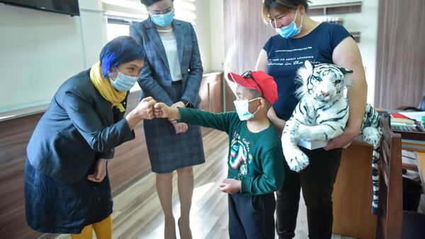 Встреча представителей мэрии с 8-летним Бишкеком Табылдыевым - Sputnik Кыргызстан