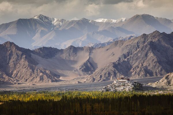 Снимок Thiksey Monastery фотографа Annapurna Mellor, ставший победителем в категории Landscapes конкурса National Geographic Traveller Photography Competition 2020 - Sputnik Кыргызстан