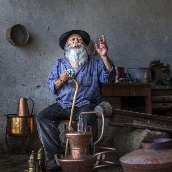 Снимок Danchu, a Roma coppersmith фотографа Lynn Fraser, ставший финалистом в категории PEOPLE конкурса National Geographic Traveller Photography Competition 2020 - Sputnik Кыргызстан