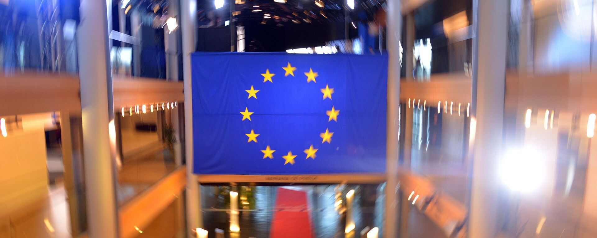 Флаг Евросоюза в главном здании Совета Европы в Страсбурге. Архивное фото - Sputnik Кыргызстан, 1920, 02.03.2021