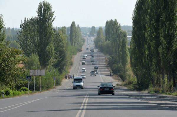 Бейшеновдун маалыматы боюнча, Ош-Бишкек трассасында автотыгынды азайтуу максатында Ош шаарынын чыга беришине айланма жол салуу пландаштырылып жатат - Sputnik Кыргызстан