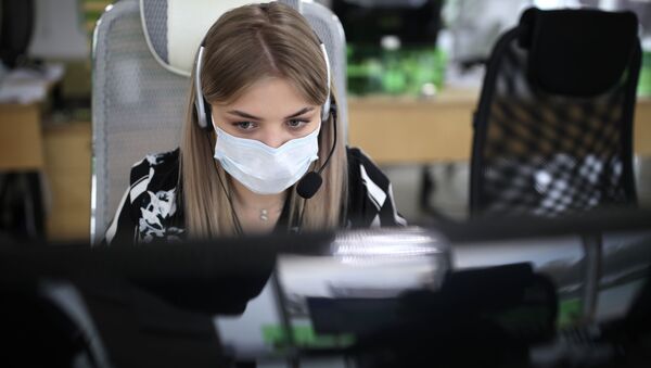 Работа колл-центра оперштаба по борьбе с коронавирусом в Краснодаре - Sputnik Кыргызстан