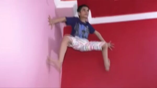 Мальчик из Индии лазит по стене словно Человек-паук — соцсети в шоке. Видео - Sputnik Кыргызстан
