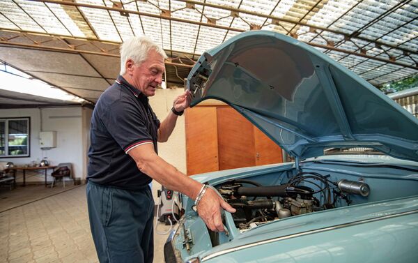 Реставратор ретро-авто Александр Кондрахин восстанавливает машины, которые не производят уже много лет. - Sputnik Кыргызстан