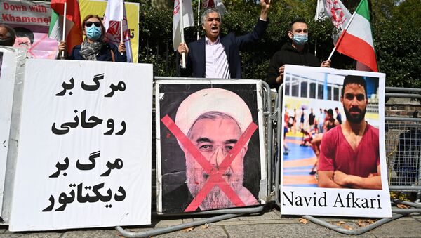 Участники акции протеста против казни Иранского борца Навида Афкари. Архивное фото - Sputnik Кыргызстан