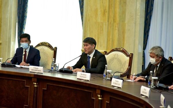 Айдарбеков поблагодарил китайскую сторону за значительную гуманитарную помощь и постоянную поддержку в борьбе с коронавирусом - Sputnik Кыргызстан