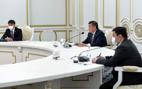 Жээнбеков подчеркнул заинтересованность в развитии экономического сотрудничества между странами, акцентировал внимание на приоритетных проектах в сферах сельского хозяйства, транспорта и дорог - Sputnik Кыргызстан