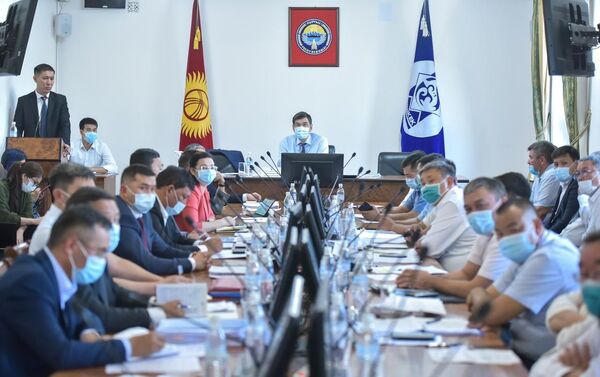 На еженедельной планерке градоначальник заявил, что недоволен ходом цифровизации городских служб - Sputnik Кыргызстан