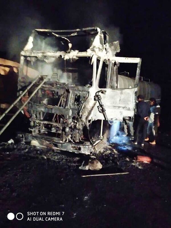 В Баткене сгорел грузовик с цистерной — фото - Sputnik Кыргызстан