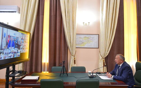 Премьер-министр КР Кубатбек Боронов заявил, что лично проверит готовность новых и перепрофилированных больниц в стране, сообщила пресс-служба правительства - Sputnik Кыргызстан