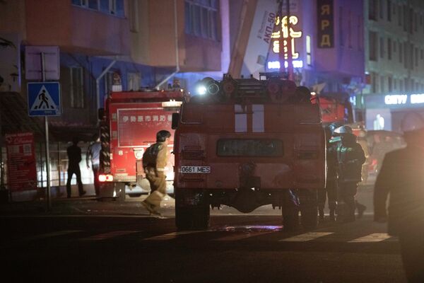 Пожар в строящемся многоэтажном доме по улице Тыналиева в Бишкеке - Sputnik Кыргызстан
