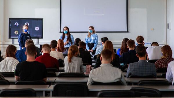 Студенты в аудитории университета - Sputnik Кыргызстан