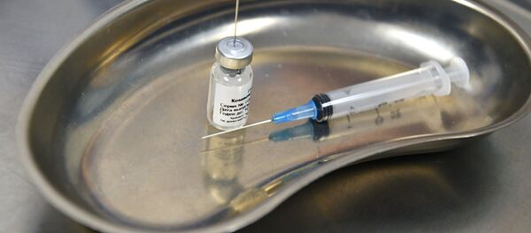 Вакцина против COVID-19 во время вакцинации добровольцев. Архивное фото Вакцина против COVID-19 во время вакцинации добровольцев. Архивное фото - Sputnik Кыргызстан