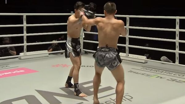 Боец уложил соперника за шесть секунд — видео нокаута из ONE Championship - Sputnik Кыргызстан