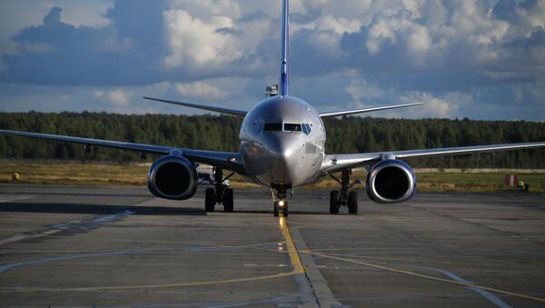 Самолет Boeing авиакомпании в аэропорту - Sputnik Кыргызстан