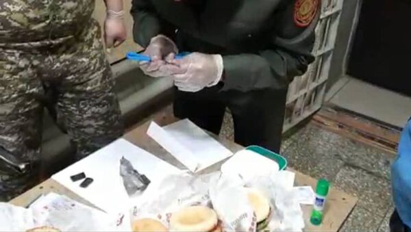 Попытка передачи наркотики в гамбургерах в СИЗО №1 - Sputnik Кыргызстан