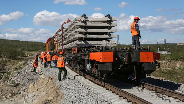 Рабочие на строительстве ветки железной дороги. Архивное фото - Sputnik Кыргызстан