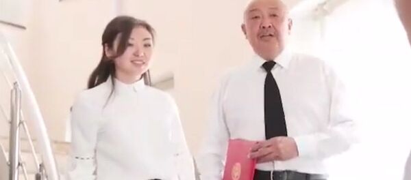 Сотрудники финпола спели к Дню кыргызского языка — видео Сотрудники финпола спели к Дню кыргызского языка — видео - Sputnik Кыргызстан