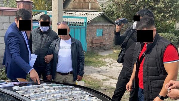 Задержание полковника милиции при сбыте наркотиков - Sputnik Кыргызстан