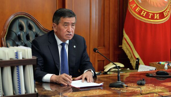 Сооронбай Жээнбеков во время онлайн-совещания с председателем ГКНБ КР Орозбеком Опумбаевым - Sputnik Кыргызстан