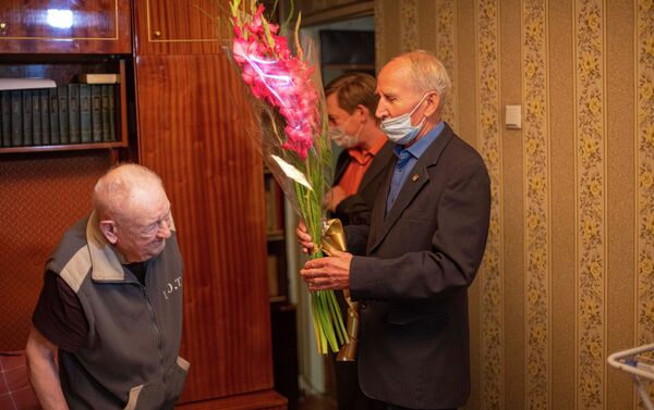 Сегодня 100-летие отмечает ветеран Великой Отечественной войны Иван Николаевич Голиков. - Sputnik Кыргызстан