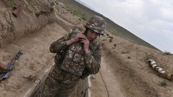 Военнослужащий в зоне карабахского конфликта. - Sputnik Кыргызстан