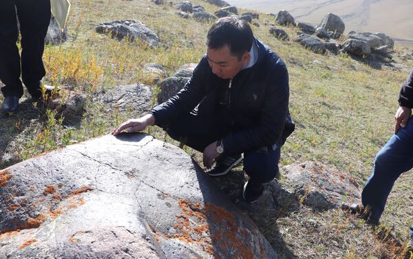 Ошондой эле Кыргызстандын Тарыхый-маданий мурастарды коргоо жөнүндөгү мыйзамында археологиялык табылгалар мамлекетке өткөрүлүп, анын аймагына курулуш жана чарба иштерин жүргүзүүгө тыюу салынары белгиленди - Sputnik Кыргызстан
