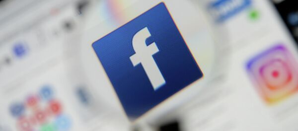 Логотип социальной сети Facebook. Архивное фото - Sputnik Кыргызстан