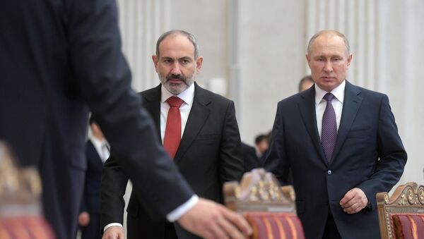 Президент РФ Владимир Путин и премьер-министр Армении Никол Пашинян. Архивное фото - Sputnik Кыргызстан