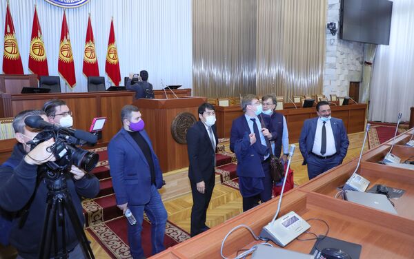 Он добавил, что Кыргызстан и Россия активно реализуют совместные проекты в сферах энергетики, сельского хозяйства и других направлениях.  - Sputnik Кыргызстан