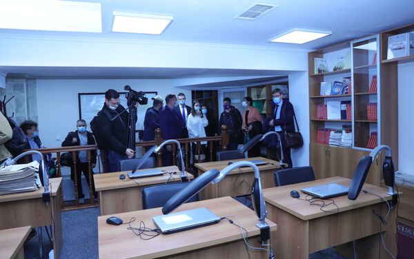 Журналисты прибыли в Кыргызстан для освещения парламентских выборов и посетили несколько регионов страны. - Sputnik Кыргызстан