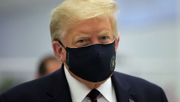 Президент США Дональд Трамп в защитной маске. Архивное фото - Sputnik Кыргызстан