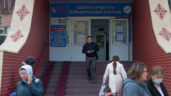 Бишкектеги шайлоо участкасынын бири - Sputnik Кыргызстан