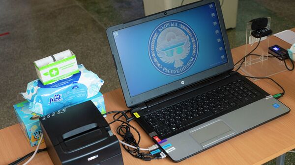 Ноутбук в избирательном участке. Архивное фото - Sputnik Кыргызстан