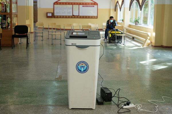 На выборах будут использовать автоматические считывающие урны - Sputnik Кыргызстан