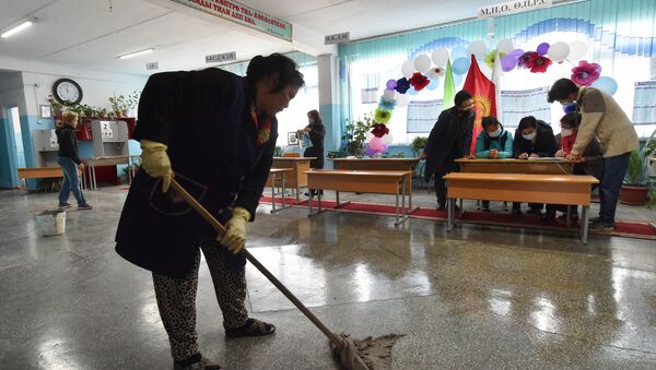 Голосование на выборах в Жогорку Кенеш-2020 в селе Беш-Кунгей - Sputnik Кыргызстан