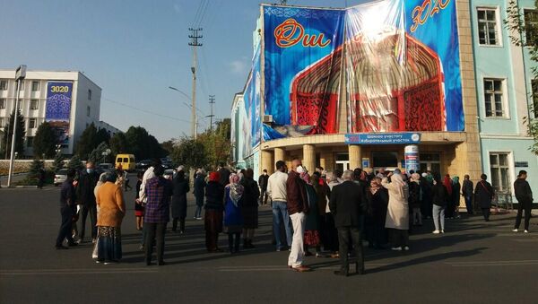 Очередь на голосовании на избирательном участке в Оше - Sputnik Кыргызстан