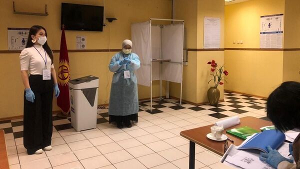 Голосование на выборах в Парламент-2020 в Владивостоке  - Sputnik Кыргызстан
