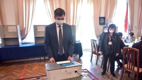 Голосование на выборах в Парламент-2020 в Бишкеке - Sputnik Кыргызстан
