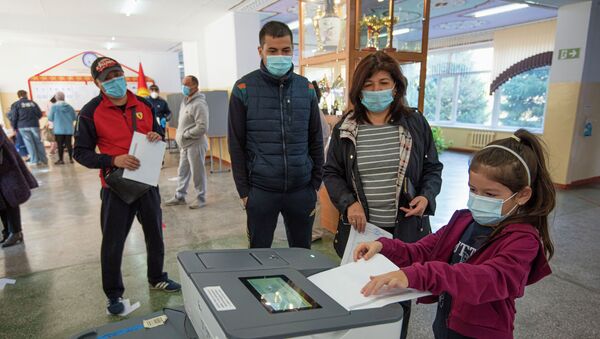 Голосование на выборах седьмого созыва ЖК в Бишкеке  - Sputnik Кыргызстан