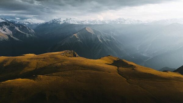 Горы Кыргызстана. Снимок известного британского фотографа Джека Хардинга - Sputnik Кыргызстан