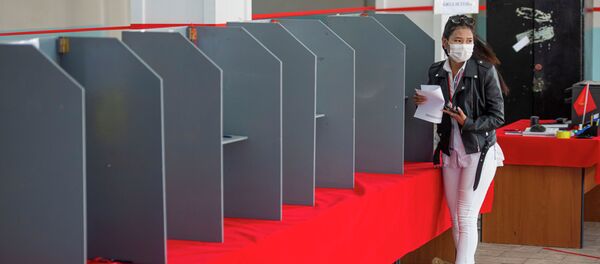Голосование на выборах седьмого созыва ЖК в Бишкеке Голосование на выборах седьмого созыва ЖК в Бишкеке - Sputnik Кыргызстан
