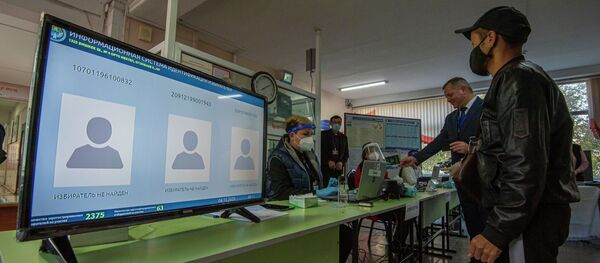 Голосование на выборах седьмого созыва ЖК в Бишкеке Голосование на выборах седьмого созыва ЖК в Бишкеке - Sputnik Кыргызстан